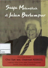 Image of Saya melangkah di jalan berlumpur